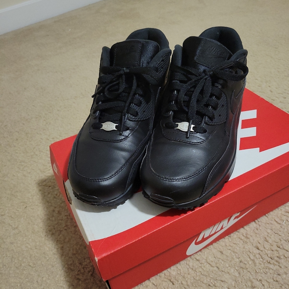 SOLD!! Nike Air Max 90 Black size 8.5 - Picture 2 of 3
